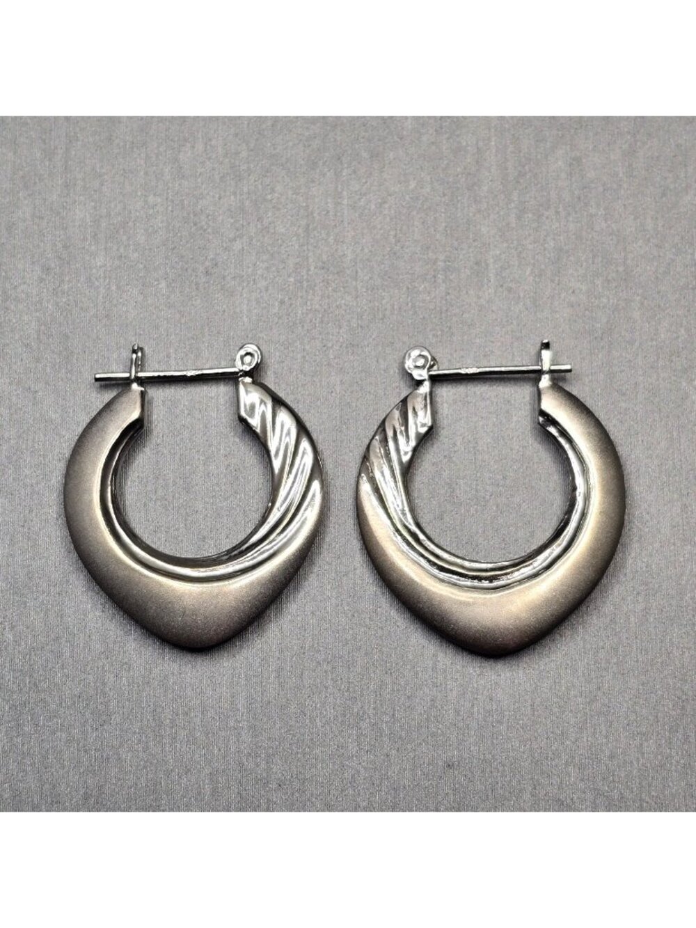 Vintage Sterling Silver 925 Puffed Swirl Ribbed Tapered Hoop Earrings 1"